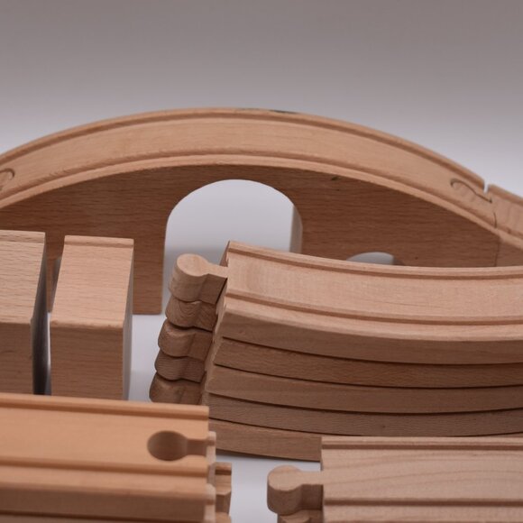 Lot of 45 Wooden Trains Tracks Ascending Descending Curved Connectors Straight - Picture 4 of 15